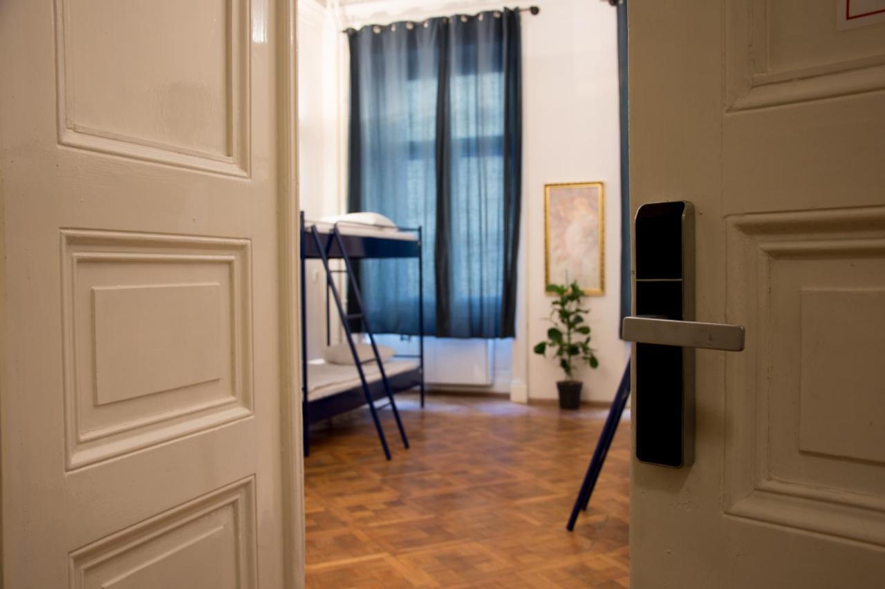 The Clock Hostal Praga