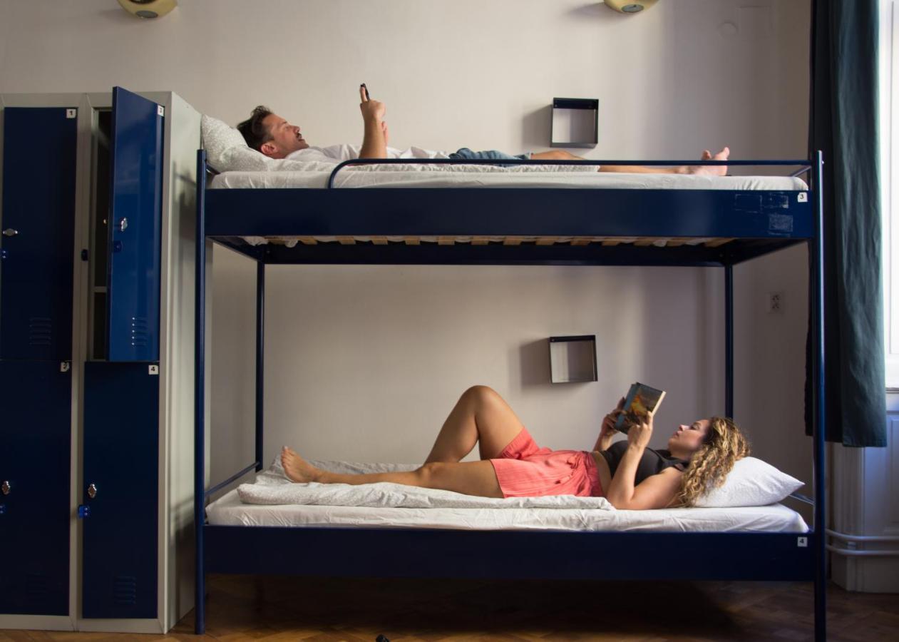 Hostal The Clock *